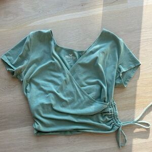 Hollister cropped tee!